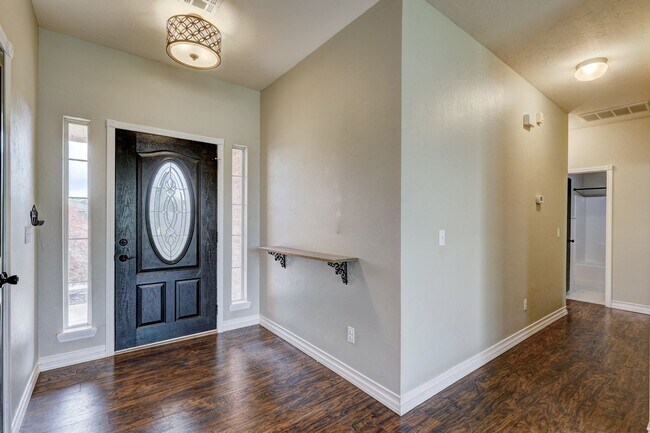 Photo - 1605 Silver Oak Dr