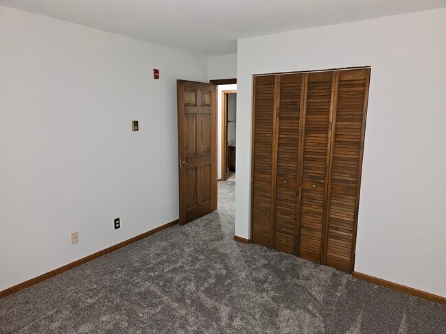 Photo - 1224 E Decorah Rd Condo Unit 7