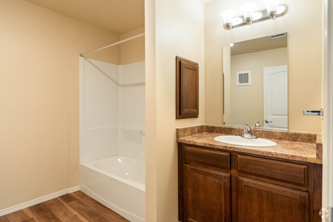 1BR, 1BA - 616SF