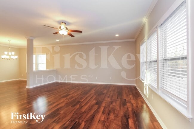 3845 Streamside Dr
