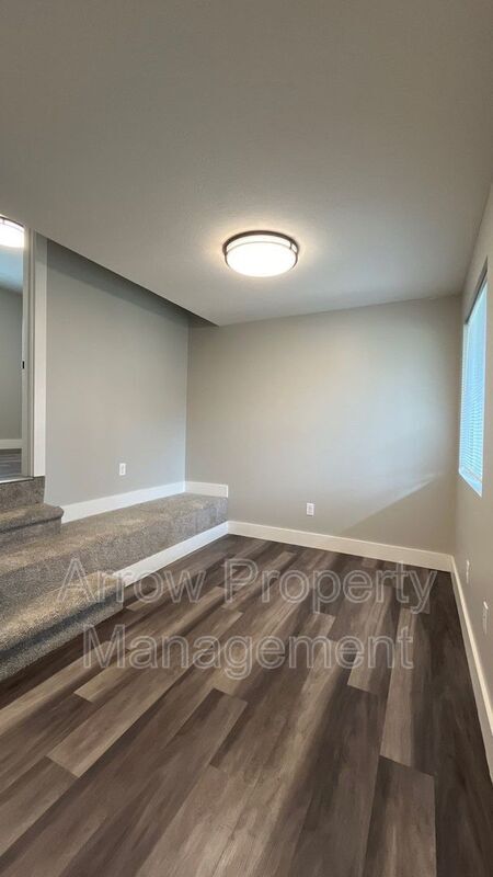 Photo - 877 N 26th St Unidad 20