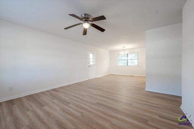 Photo - 805 Coventry Cir