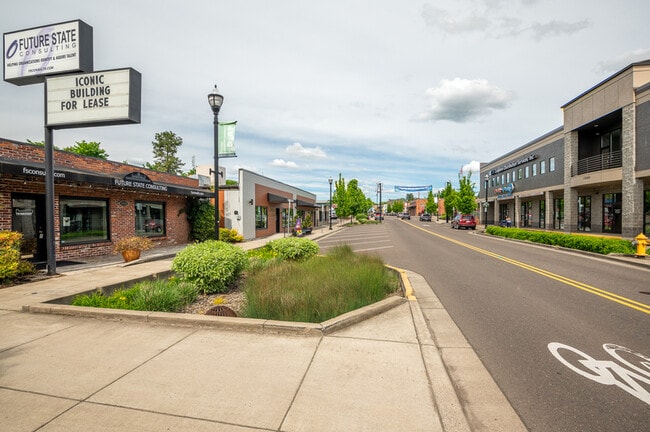 Photo - 12525 SW Main St