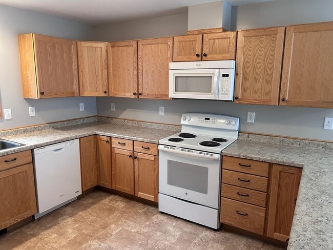 Building Photo - 545 4th Ave SW Unit 2