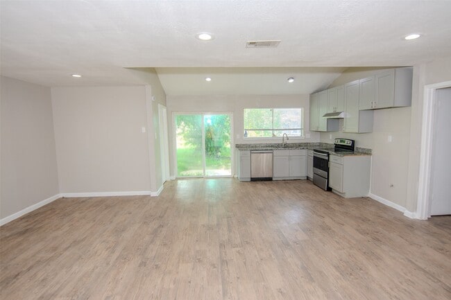 Photo - 9311 Golden Wood Ln