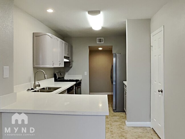 Photo - 7601 Amato Ave Casa Adosada