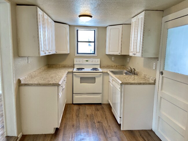 Photo - 228 E Mill St