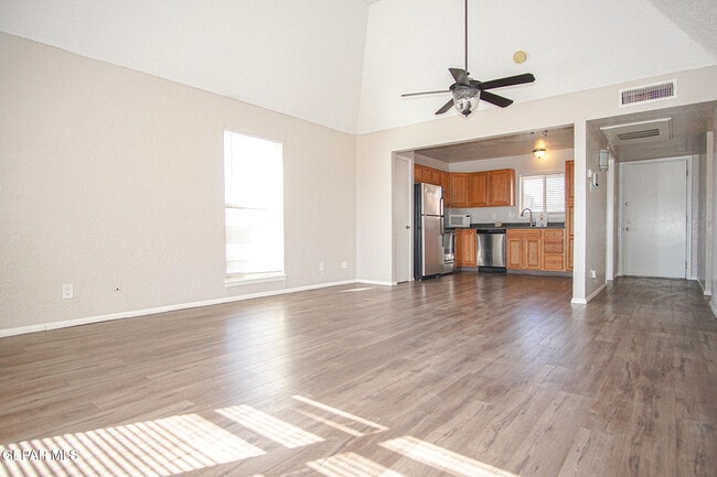 Photo - 4433 N Stanton St Unit 507