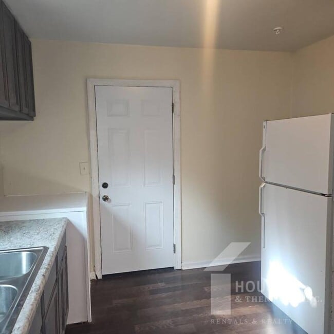 Photo - 44 Bagwell Cir