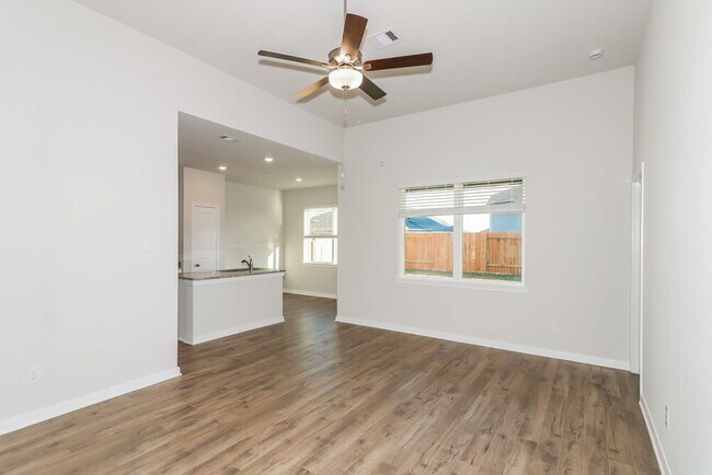 Photo - 424 Mustang Trot Dr