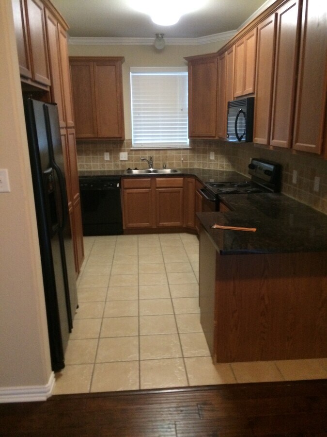 Photo - 2145 Parkview