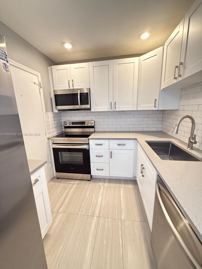 Building Photo - 2261 NE 67th St Unit 1823