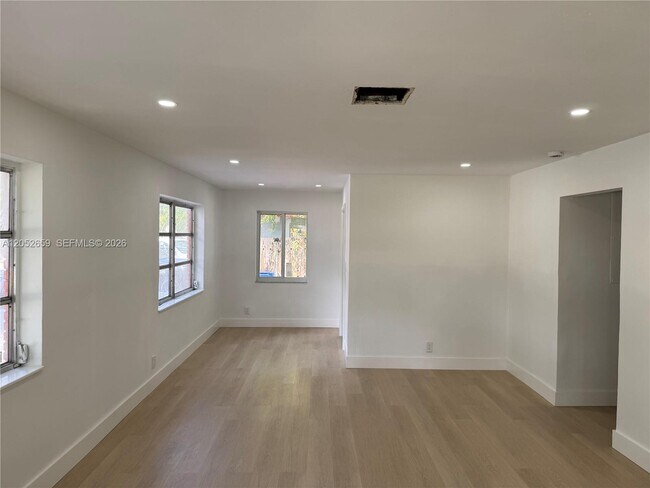 Photo - 890 SW 28th St Unit 1