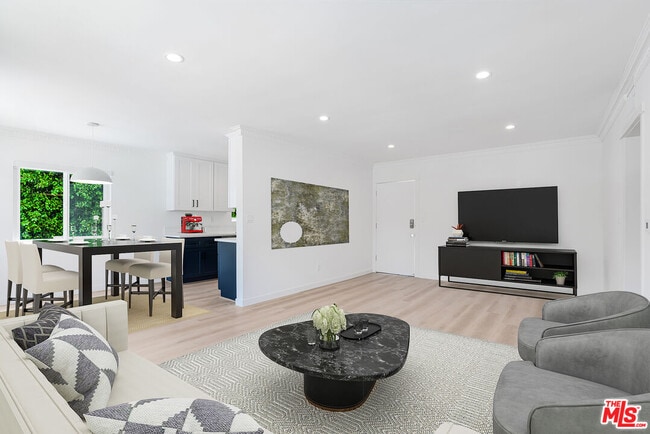 Building Photo - 527 S Barrington Ave Unit 3