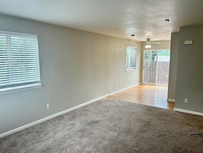 Building Photo - Charming 3bd/2ba in Mayfair Neighborhood!