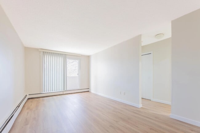 Building Photo - Delton Place