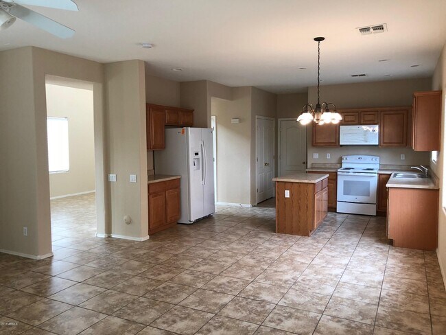 Photo - 11713 W Lincoln St