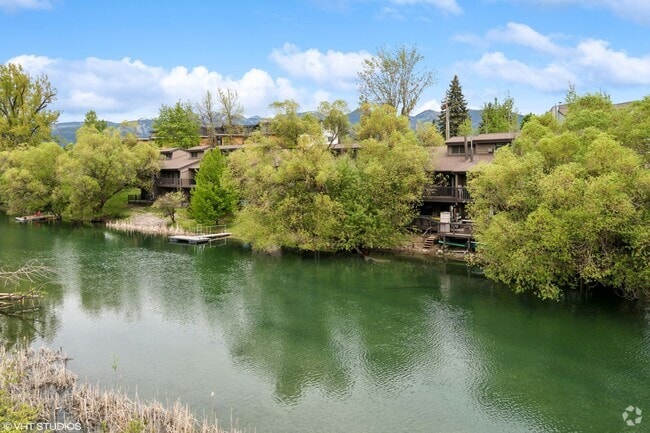 Building Photo - Whitefish River furnished Townhome