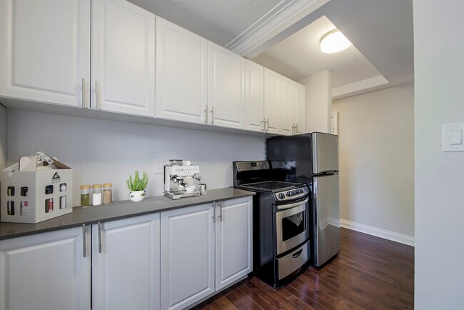 Building Photo - 338 Donlands Ave