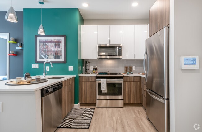 2BR, 2BA - 962 SQ FT