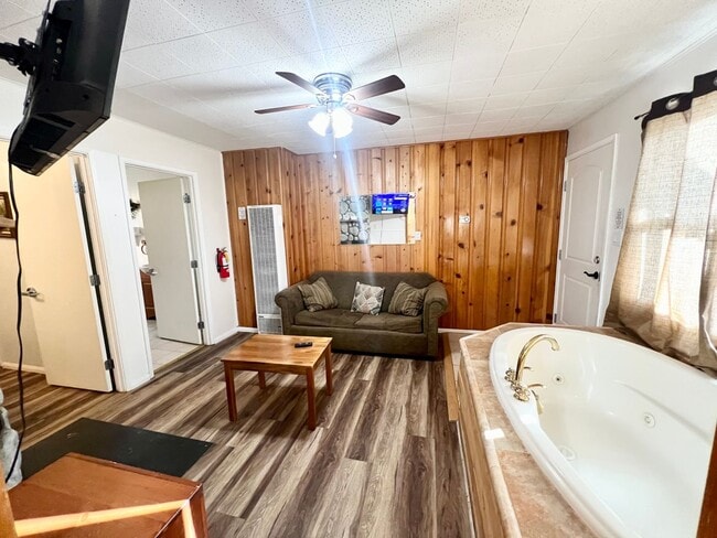 Photo - 877 Tulip Ln Unidad Timberhaven Lodge  1