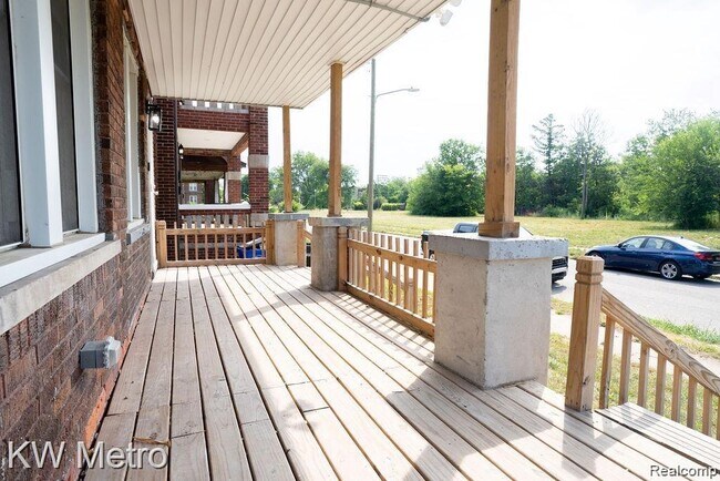 Photo - 1668 Blaine St