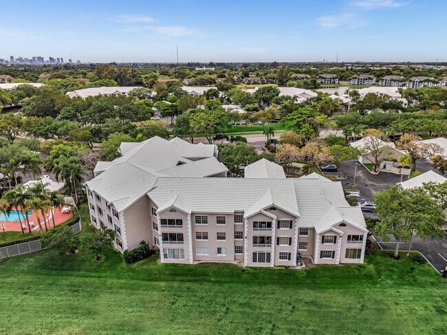 Photo - 2841 N Oakland Forest Dr Unit 211