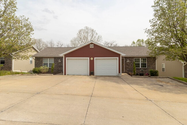 Building Photo - 3334 E St Charles Rd