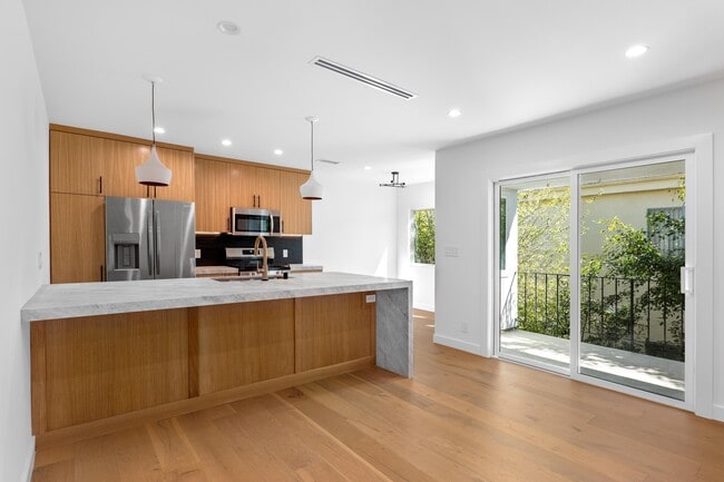 Building Photo - 1127 16th St Unit E