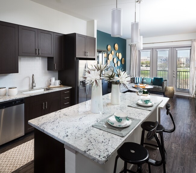 Building Photo - The Louis Las Colinas