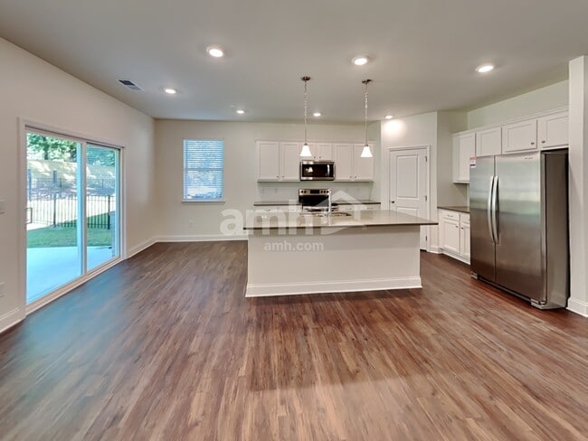 Photo - 2062 Windsor Park Ave