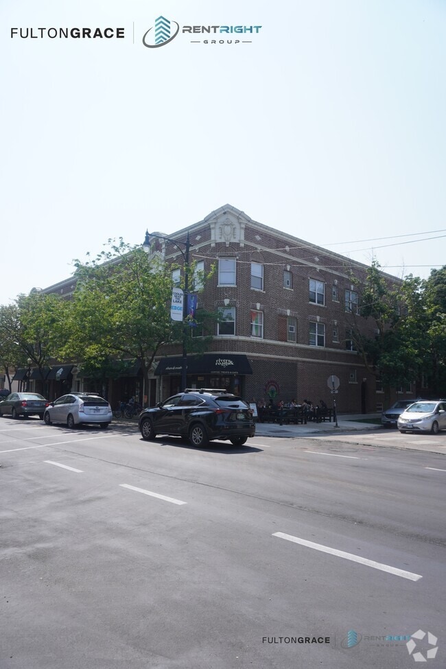 Building Photo - 6355 N Lakewood Ave Rental