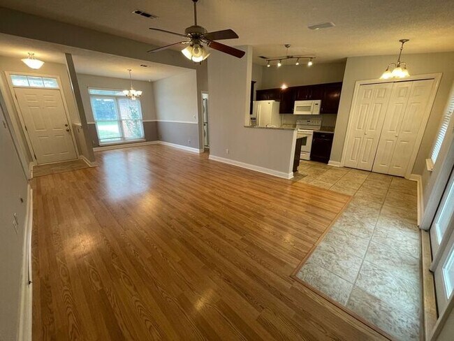 Photo - 8562 Vehlin Ct