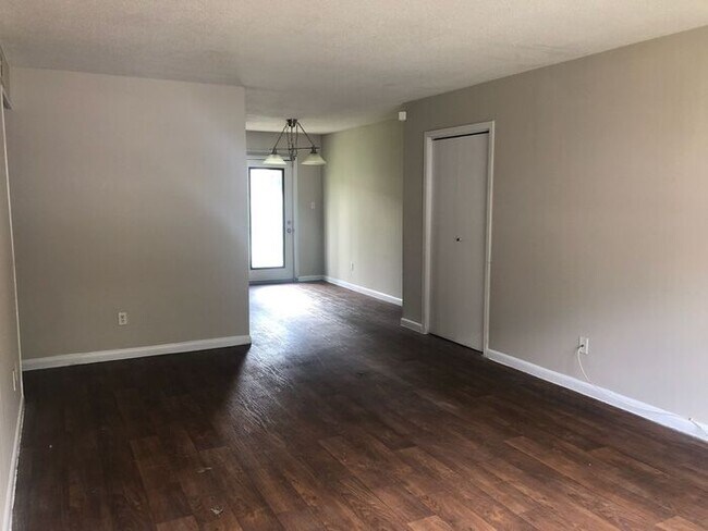 Photo - 3bedrooms 2 baths condo in Palms West Avai... Unit 125