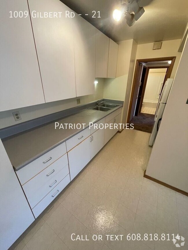 Building Photo - 1 bed/1 bath apartment in Madison, WI! Unit 21