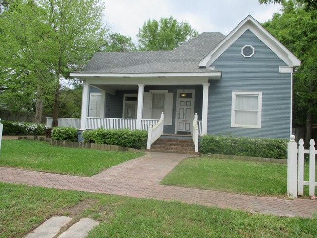 Building Photo - 208 E Louisiana Ave Rental