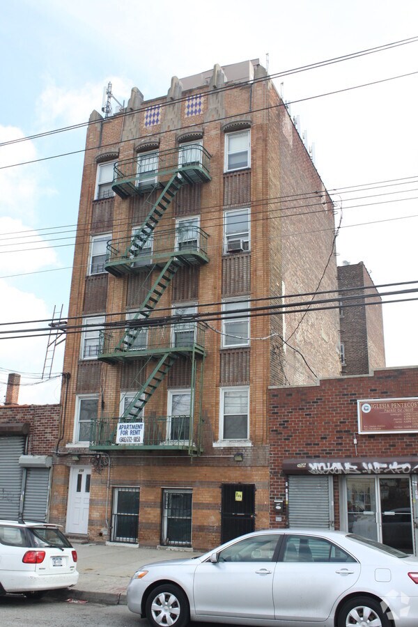 Photo - 258 Soundview Ave Apartments