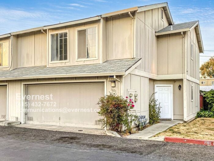 Charming 3-Bedroom Townhome with Spacious ... - Charming 3-Bedroom Townhome with Spacious ...