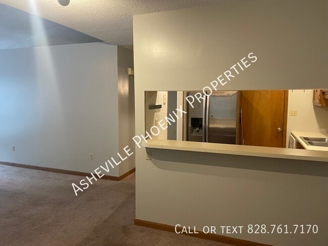 Photo - 48 Ravencroft Ln