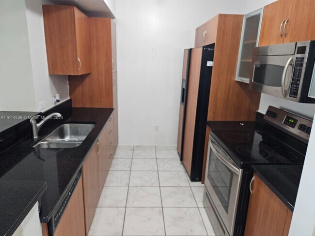 Photo - 2775 NE 187th St Unit 323