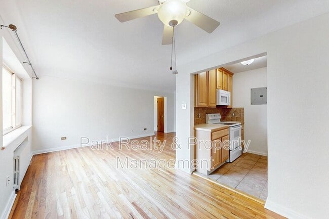 Building Photo - 733 E 2nd Ave