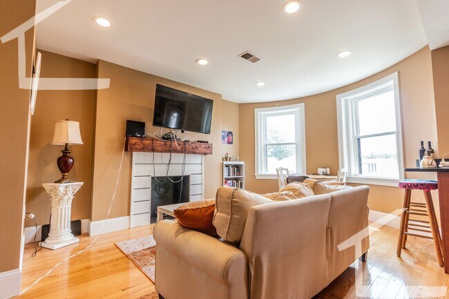 Building Photo - HOT BROOKLINE LISTING!!!!!