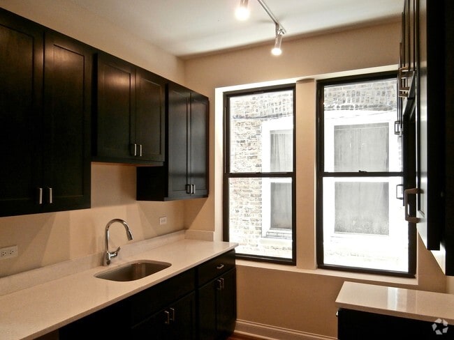 Building Photo - 2612 W Augusta Blvd Unit 2R Rental