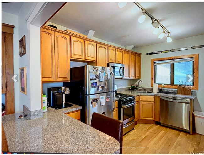 Building Photo - 18 Bond St Unit 1