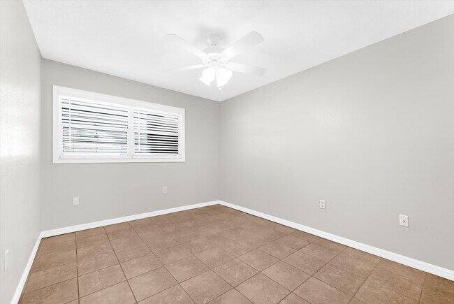 Photo - 906 66th Ave W