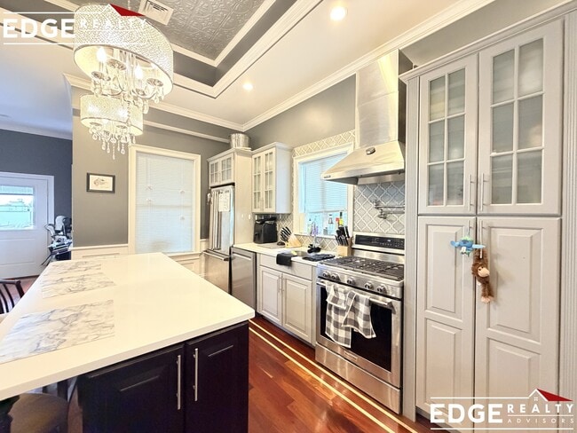 Photo - 644 E 3rd St