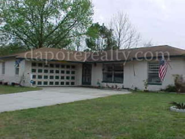 Building Photo - Updated 3 Bedroom, 2 Bath, Screen Porch, Fenced Yard!