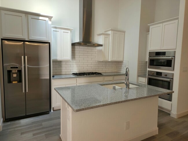 Photo - 2444 Nugget St SE
