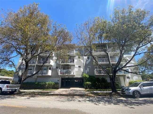 Building Photo - 1855 Plunkett St Unit 101