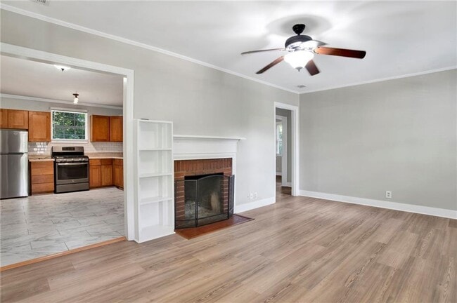 Photo - 312 Pineview Ln W